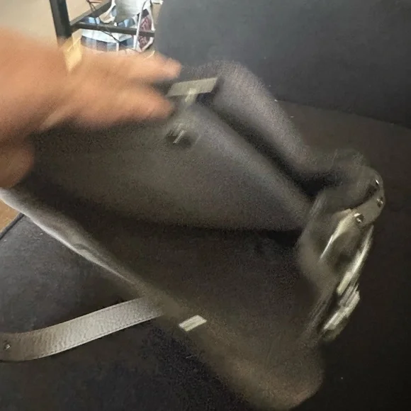 fabulous leather bag with two big compartments - Picture 6 of 7